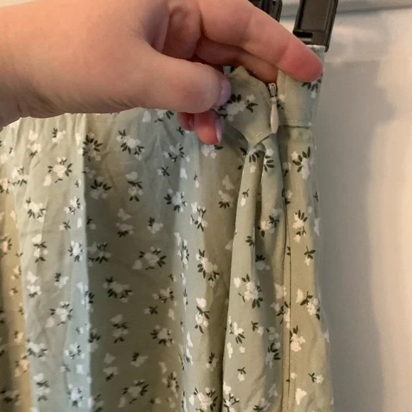 Holister large skirt and top green floral cropped set. Button up cup sleeve - Picture 3 of 5
